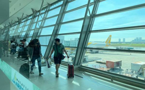 Seramai 172 penumpang selamat tiba dari Singapura pada Jumaat.