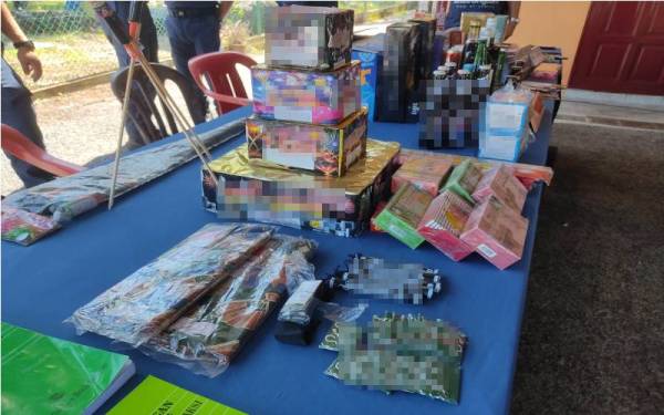 Antara mercun yang dirampas Kastam dalam beberapa siri serbuan tahun ini.