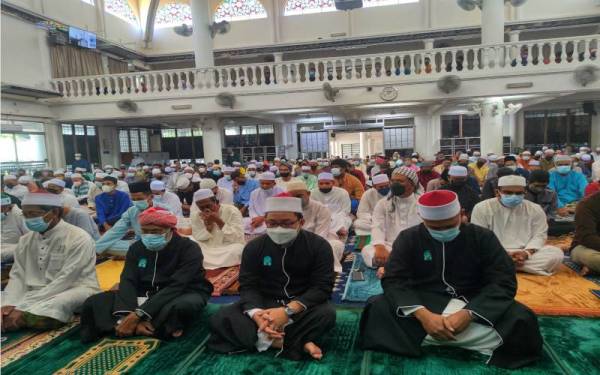 Suasana solat Jumaat di Masjid Temerloh Jaya. - Foto ihsan Masjid Temerloh Jaya 