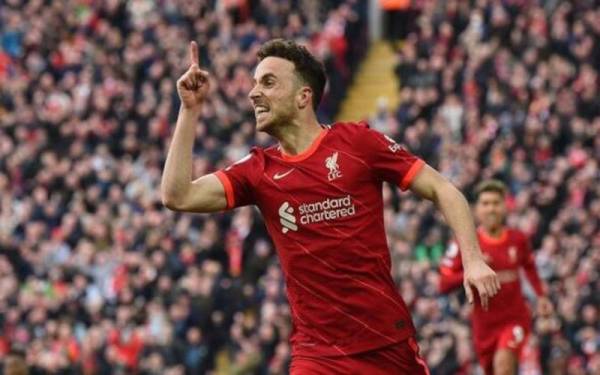 Jota meraikan jaringannya ketika membantu Liverpool menewaskan Watford di Anfield pada Sabtu