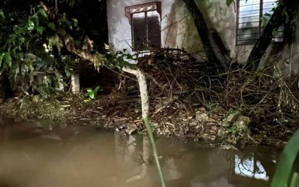 Kejadian terbaru dilaporkan berlaku pada Jumaat apabila hujan lebat mengakibatkan banjir kilat.