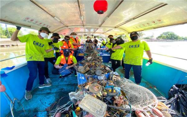 Sebanyak 1,000 kg sampah berjaya dikutip menerusi program #DIY4Sungai yang dilaksanakan di Sungai Melaka yang dijalankan selama dua jam.