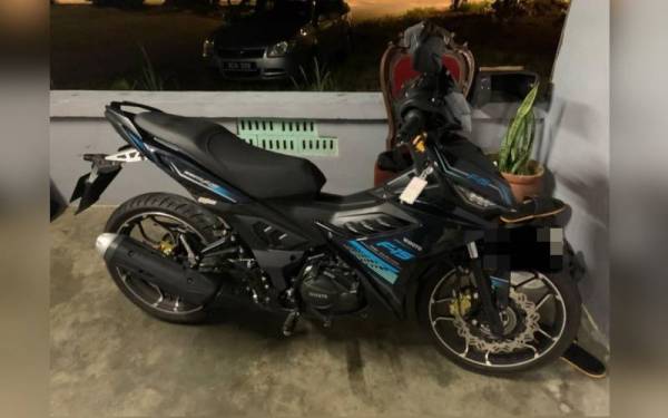 Antara motosikal yang dirampas dalam serbuan itu.