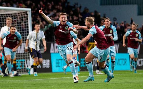 Pemain Burnley, Nathan Collins meraikan jaringan pembukaannya pada perlawanan berkenaan. - Foto PA Wire