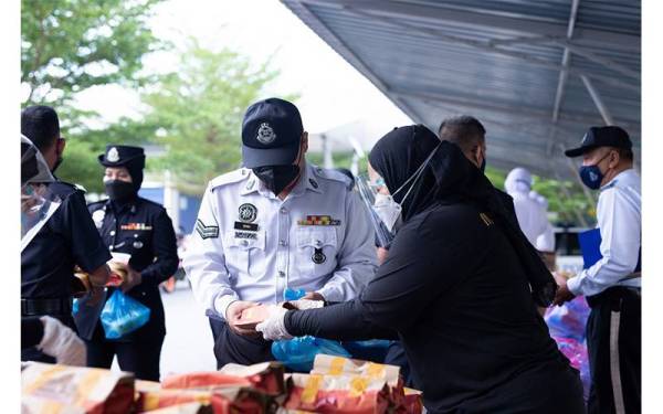 Ini merupakan salah satu cara McDonald’s menghargai komitmen dan dedikasi anggota polis demi keamanan negara dan masyarakat, khususnya pada hari yang istimewa dan bermakna buat mereka.