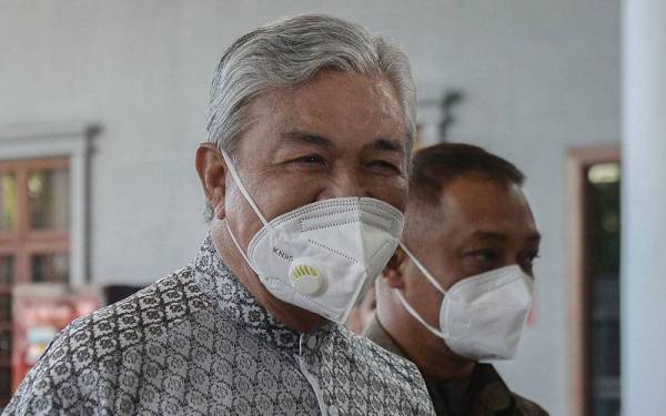 Mahkamah Tinggi pada Jumaat membenarkan permohonan bekas Timbalan Perdana Menteri, Datuk Seri Dr Ahmad Zahid Hamidi untuk mendapatkan pasportnya bagi mengerjakan umrah. - Foto Bernama