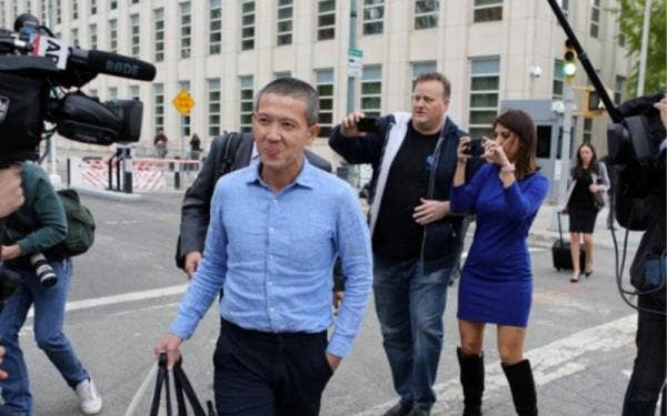 Roger Ng (tengah) berdepan hukuman penjara 30 tahun. - Foto: Agensi