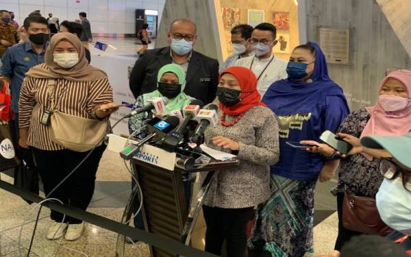 Nancy ketika sidang media selepas merasmikan KUL Art Airport di Lapangan Terbang Antarabangsa Kuala Lumpur (KLIA), di Sepang, pada Sabtu.
