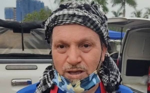 Ammar ketika ditemui di gerainya di Bazarena Stadium Shah Alam, Seksyen 13, di sini pada Ahad.