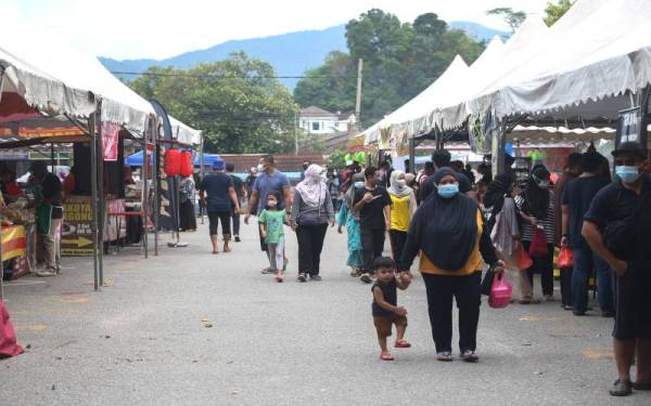 Bazar Ramadan Paroi Jaya antara bazar yang menerima kunjungan ramai. - Gambar hiasan