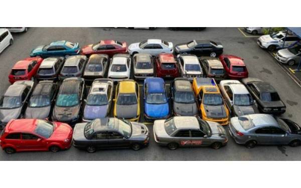 Antara kereta yang disita dibawa ke Pejabat JSPT Kuala Lumpur.