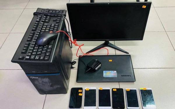 Antara peralatan yang dirampas menerusi serbuan di sebuah premis di Jalan Cendana Kampung Baru di sini pada Sabtu.