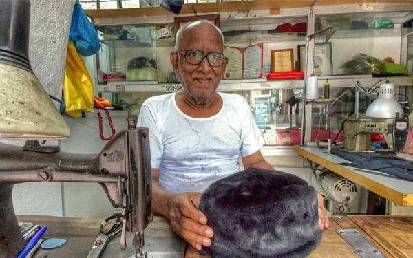 Haja Mohideen akan terus menghasilkan songkok sehingga akhir hayatnya.