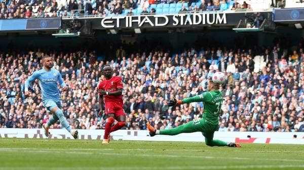 Mane (tengah) meledak gol penyamaan buat Liverpool ketika seri 2-2 menentang City di Stadium Etihad awal pagi Isnin.