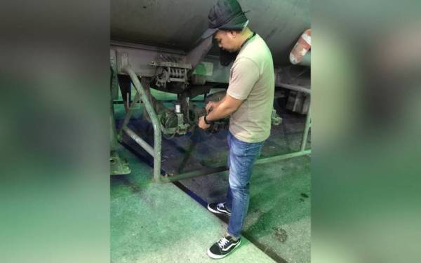 Lori tangki disita bagi tujuan siasatan lanjut.