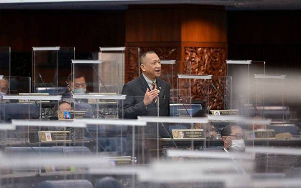 Ahli Parlimen Padang Rengas, Datuk Seri Mohamed Nazri Abdul Aziz pada Mesyuarat Khas Penggal Kelima Majlis Parlimen Ke-14 di Bangunan Parlimen pada Isnin. - Foto Bernama