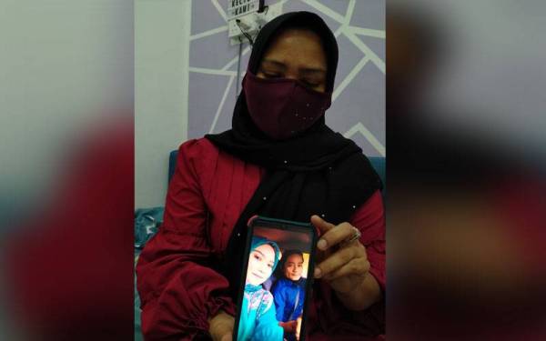 DJ Sal menunjukkan gambar suaminya yang hilang sejak lima hari lalu.