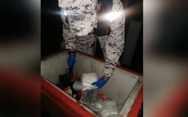 Dadah disyaki syabu yang ditemui dalam bot nelayan berkenaan.