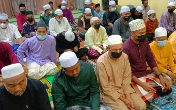 Ahli jawatankuasa Masjid Al-Hidayah Taman Sri Pinang, Sungai Durian, Kuala Krai mengajak masyarakat untuk merebut ganjaran pahala di sepanjang Ramadan menerusi pelbagai aktiviti keagamaan yang dianjurkan oleh pihaknya.