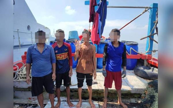Empat nelayan warga asing yang ditahan Maritim Malaysia Negeri Selangor di kedudukan 27 batu nautika barat daya Kuala Selangor petang Selasa.