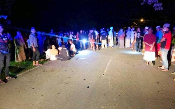 Tiga remaja maut selepas motosikal ditunggangi mereka dipercayai bergesel sesama sendiri di Jeli pada Selasa.
Foto: PDRM