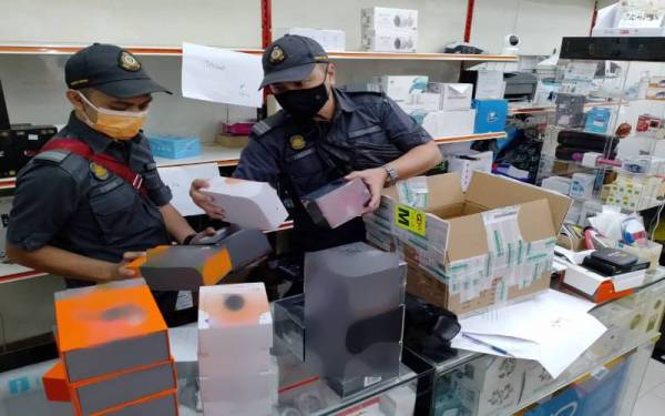 KPDNHEP telah merampas sebanyak 25 unit alat teknologi penstriman beserta dokumen yang berkaitan dengan nilai rampasan dianggarkan berjumlah RM 8,567.