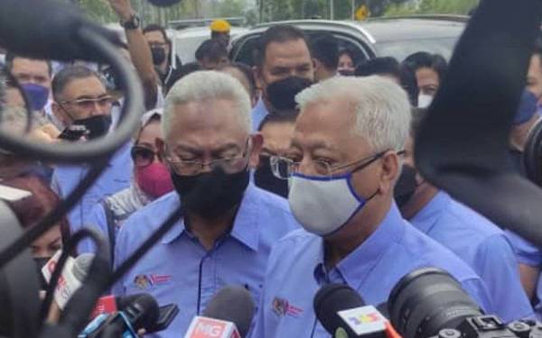 Ismail Sabri ketika ditemui pemberita selepas melancarkan dan merasmikan Kedai Koperasi Komuniti (Coop Mart) dekat sini pada Jumaat.