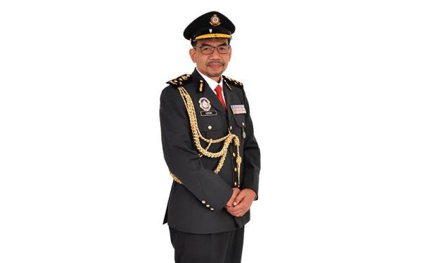 Saya juga berharap pegawai dan anggota penguat kuasa KPDNHEP terus komited dan menjaga integriti dalam memikul amanah dan tanggungjawab serta adil pada setiap tindakan yang dilakukan.