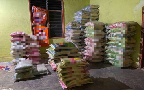 Batalion 7 PGA Kuantan merampas 2,461 kg beras seludup yang dipercayai untuk bekalan Hari Raya Aidilfitri selepas menyerbu sebuah rumah di Kampung Lalang Pepuyu, Tanah Merah pada Sabtu.
