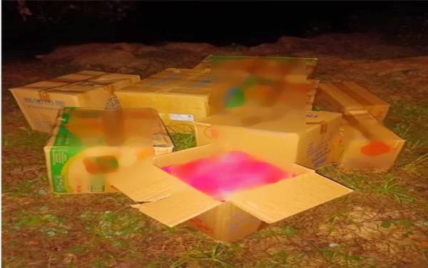 Batalion 9 PGA Kuala Terengganu merampas pelbagai jenis mercun seludup dalam serbuan di Kuala Jambu, Tumpat.