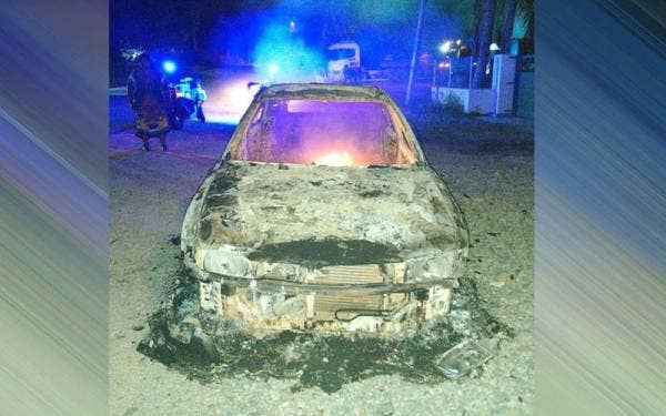 Keadaan sebuah kereta Proton Wira yang musnah terbakar dalam kejadian di Kampung Taman Jaya pada Isnin.