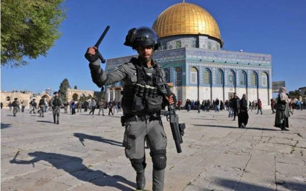 Tindakan zalim pihak berkuasa Israel terhadap umat Islam Palestin di Masjid Al-Aqsa perlu dihentikan. - Foto Ahmad Gharabli/AFP