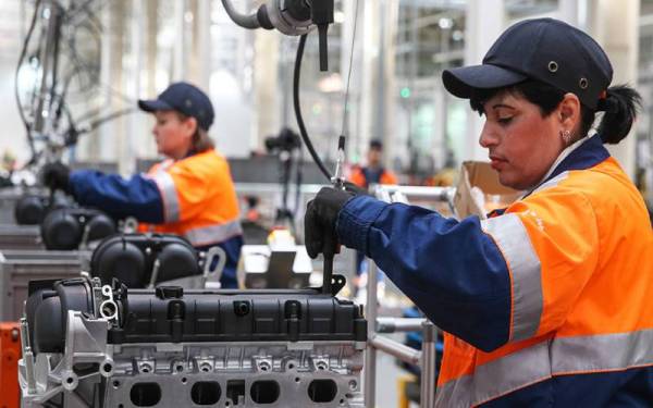 Pekerja di Rusia bakal kehilangan pekerjaan akibat sekatan antarabangsa. - Agensi