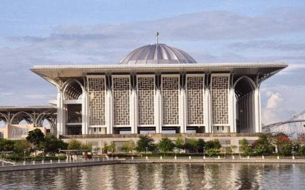 Masjid Tuanku Mizan Zainal Abidin - Foto hiasan