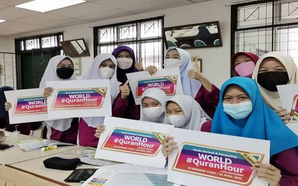 Warga SMK Tengku Afzan sentiasa memberi sokongan dan mengambil bahagian dalam World #QuranHour setiap tahun.
