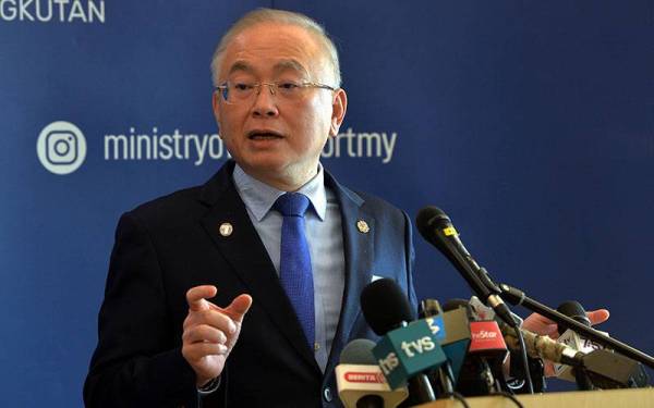 Ka Siong ketika sidang akhbar selepas mempengerusikan mesyuarat bersama pemain industri logistik di kementeriannya pada Khamis. - Foto Bernama