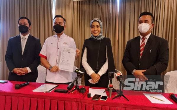 Mawar ketika mengadakan sidang akhbar di Hotel Chaseman, Kuala Lumpur di sini pada Rabu.