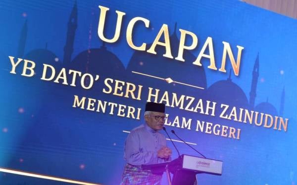 Hamzah berucap sempena Majlis Penerapan Nilai-Nilai Murni di Pusat Persidangan Movenpick, pada Khamis. Foto Bernama