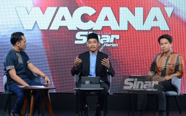 Dari kiri: Moderator, Ismail Adnan, Muhammad Furqan dan Dr. Zokhri serta Nungsari (secara dalam talian) yang berlangsung di Kompleks Karangkraf pada Jumaat. Foto SINAR HARIAN / MOHD HALIM ABDUL WAHID.