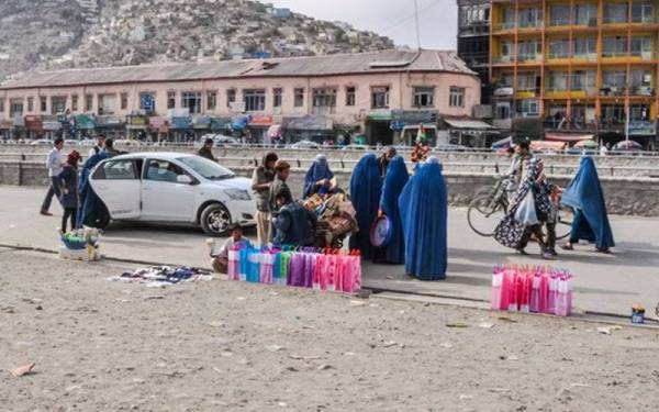 Pandemik dan perubahan politik telah merosakkan perniagaan di Afghanistan. (Gambar hiasan) - Foto 123RF