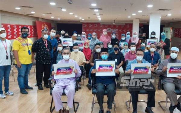 Kakitangan Kumpulan Karangkraf yang menyertai Program World #QuranHour pada Selasa.