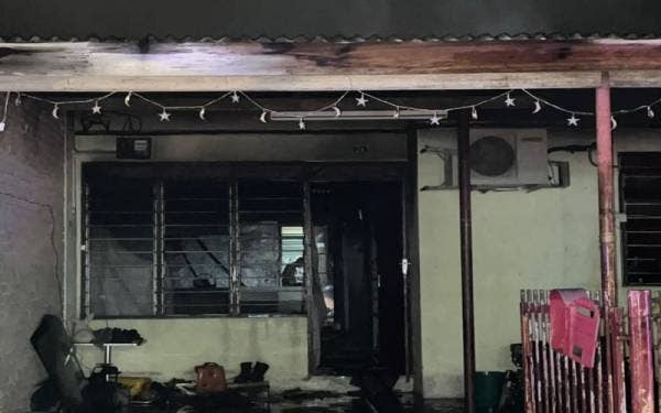 Keadaan rumah mangsa yang musnah dalam kejadian kebakaran di Taman Meru 2B, Jelapang. Foto: Ihsan JBPM Perak