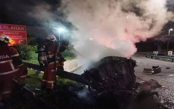 Pemandu berusia 20 tahun cedera parah selepas kenderaan berkenaan hilang kawalan dan terbabas.