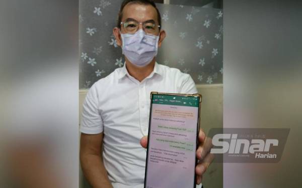 Kwee Sia menunjukkan mesej yang dihantar oleh individu yang menyamar sebagai Noraini untuk meminjam wang daripada kenalannya.