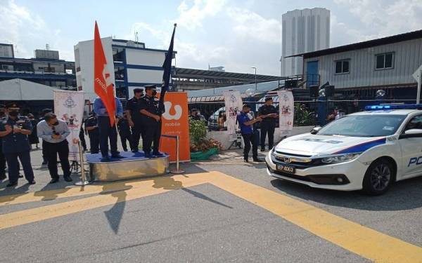 Azmi ketika merasmikan simbolik pelancaran Op Selamat peringkat kontinjen Kuala Lumpur bertempat di Balai Trafik Kuala Lumpur pada Khamis.