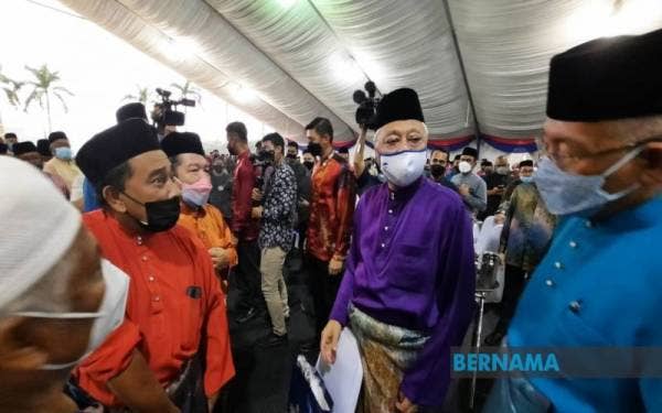 Ismail Sabri meluangkan masa berbuka puasa bersama ketua kampung dari seluruh negara di kediaman rasmi beliau di Seri Perdana, Putrajaya, pada Khamis.