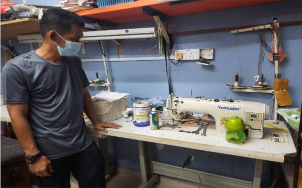 Syd Mohd Radzee mahu pihak membantu memberi mesin jahit bagi menggantikan mesin jahitnya yang rosak akibat ditenggalami banjir pada Disember tahun.