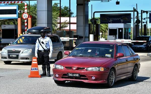 Polis Melaka mengeluarkan 4,477 saman dalam tempoh lima hari pelaksanaan Op Selamat 18 sempena Hari Raya Aidilfitri sejak 29 April lepas. - Gambar hiasan
