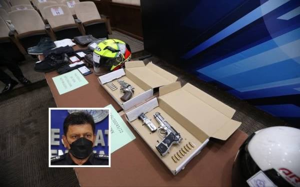 Antara senjata api yang dirampas susulan penangkapan dua suspek di sekitar Puchong pada Rabu. Gambar kecil: Azmi