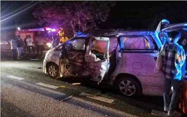 Keadaan kereta Toyota Vellfire yang dinaiki tujuh orang termasuk dua wanita dan seorang kanak-kanak perempuan lima tahun.